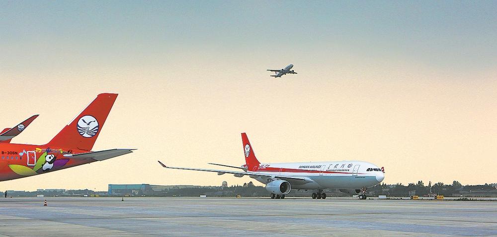 全国唯一 成都去年航空旅客吞吐量超3000万 全国四大机场群中，成渝机场群旅客吞吐量排名第二